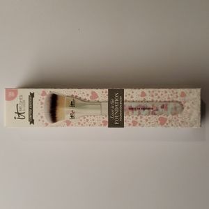 IT Cosmetics Love is the Foundation Brush 2022